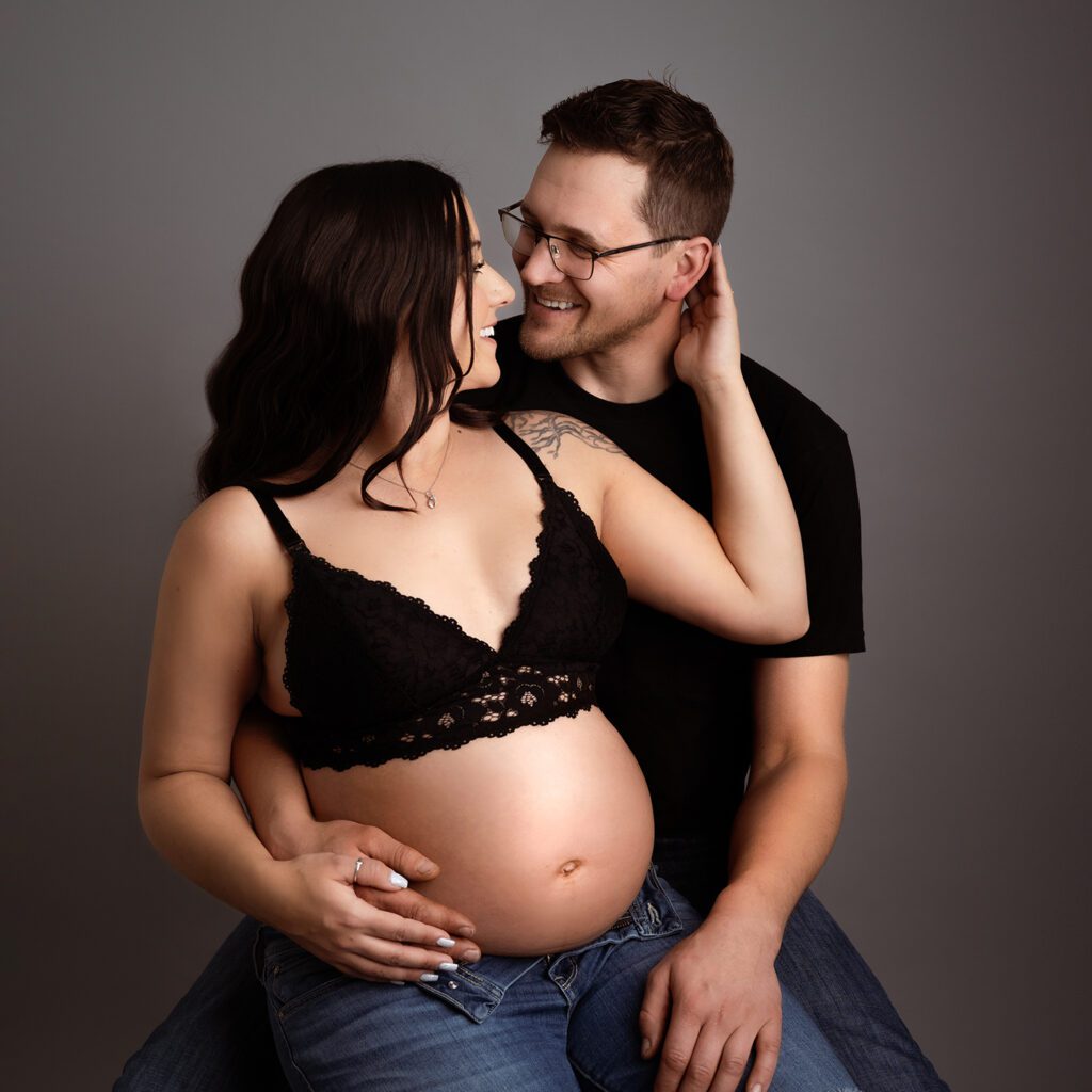 pregnancy photos in edmonton, couples shot. baby bump.